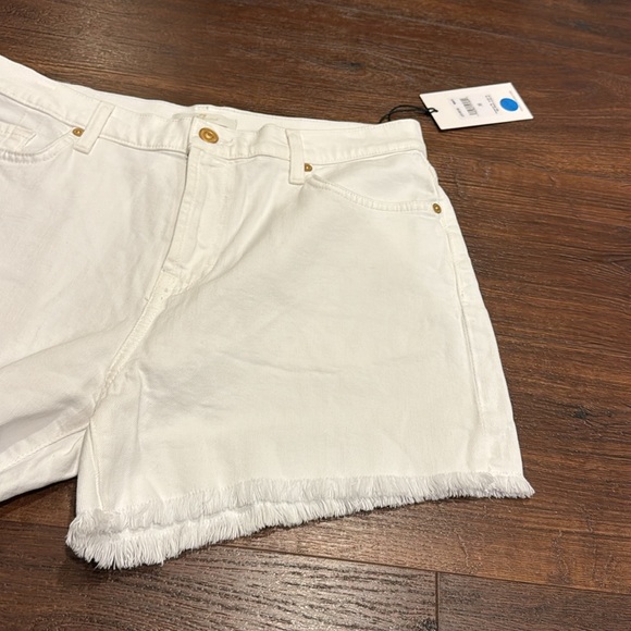 7 for All Mankind NWT White Denim Shorts with fringes Hem. - Picture 5 of 14